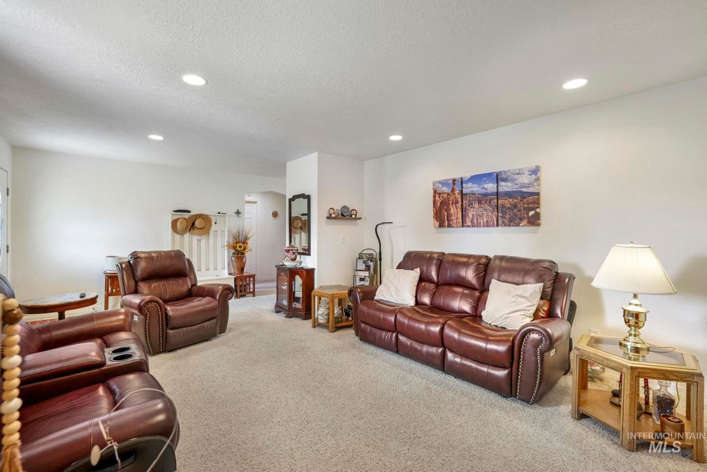 Photo of 916 17th Ave E, Jerome, ID 83338 (MLS # 98965308)