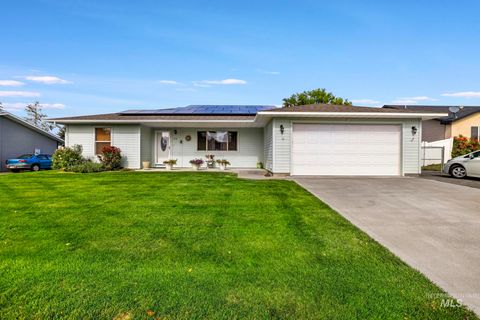 Photo of 916 17th Ave E, Jerome, ID 83338 (MLS # 98965308)