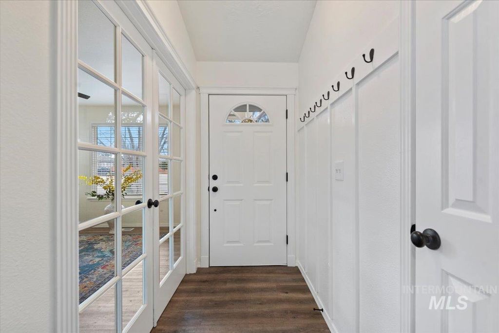 Photo of 4468 S Pinerest Way, Boise, ID 83716 (MLS # 98977080)