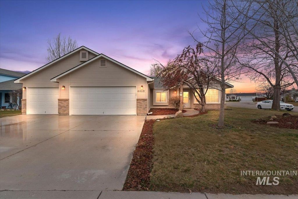 Photo of 4468 S Pinerest Way, Boise, ID 83716 (MLS # 98977080)
