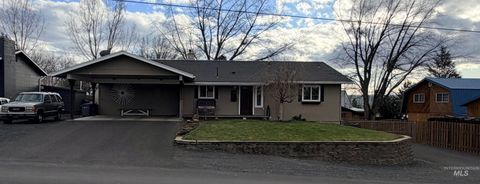 Photo of 1306 Hemlock Ave, Lewiston, ID 83501 (MLS # 98973656)