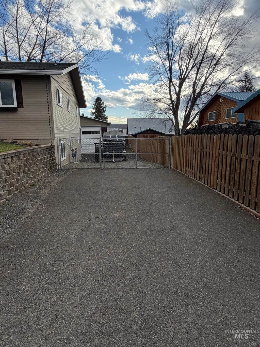 Photo of 1306 Hemlock Ave, Lewiston, ID 83501 (MLS # 98973656)