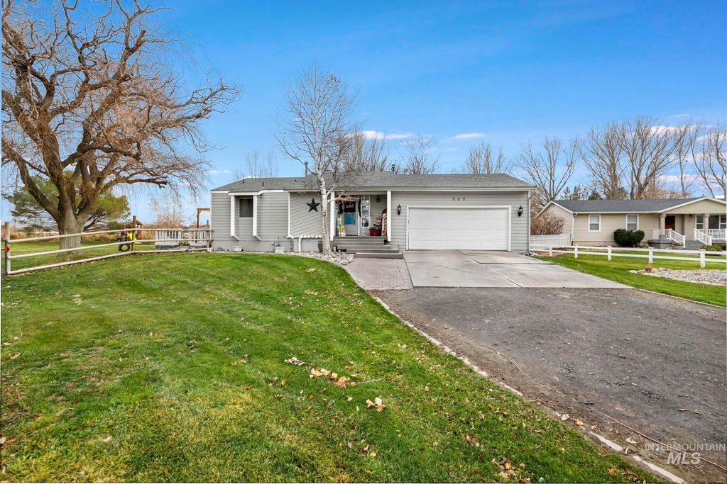 Photo of 808 Rimview Ln E, Twin Falls, ID 83301 (MLS # 98970435)