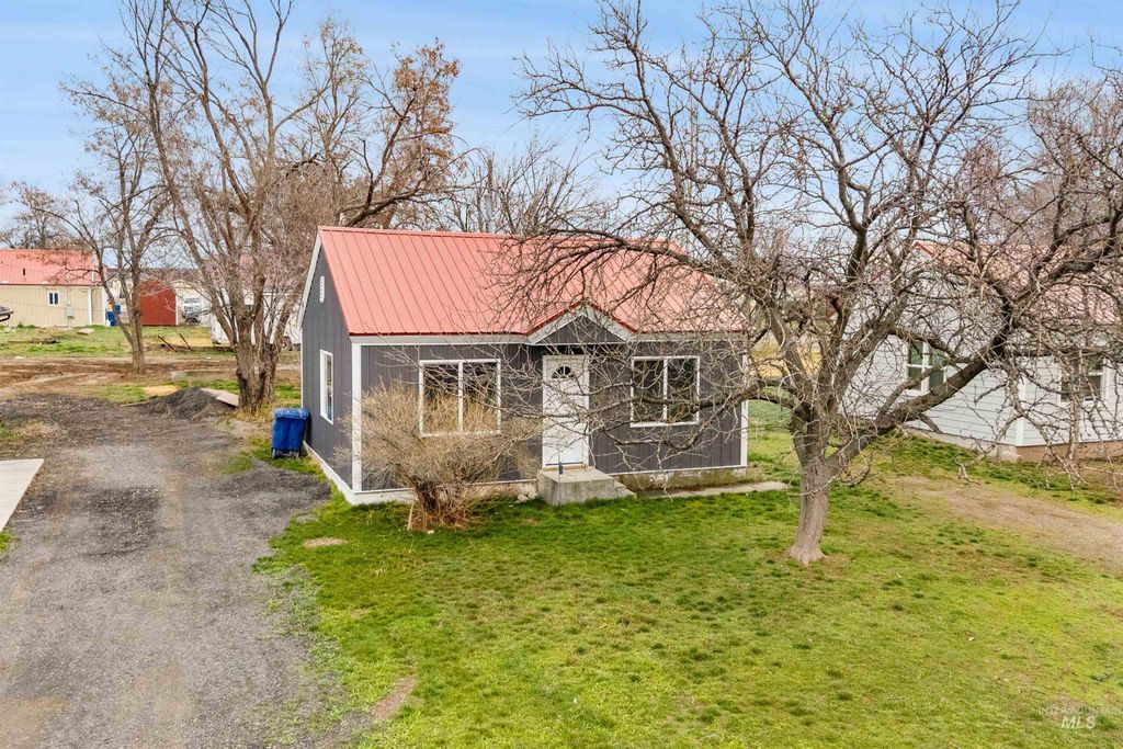 Photo of 406 W Avenue E Ave, Jerome, ID 83338 (MLS # 98966615)