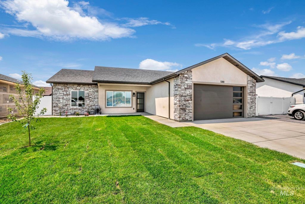 Photo of 1390 Haizlee Way, Twin Falls, ID 83301 (MLS # 98936029)