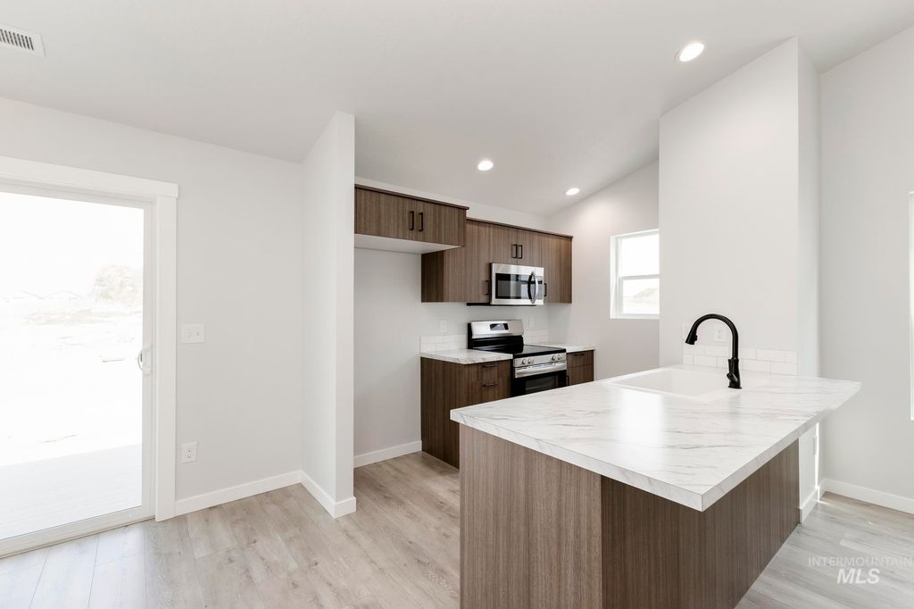 Photo of 3763 E Syracuse St, Nampa, ID 83686 (MLS # 98972751)