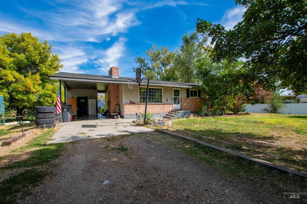 Photo of 4110 Pleasant View Dr, Nampa, ID 83686 (MLS # 99003046)