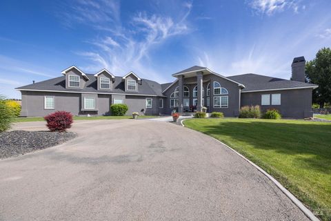 Photo of 3418 N Costa Madera Way, Star, ID 83669 (MLS # 98974672)