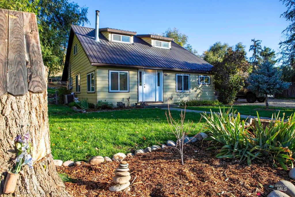 Photo of 126 Canyon, Horseshoe Bend, ID 83629 (MLS # 98965927)