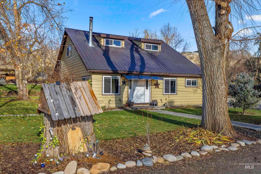 Photo of 126 Canyon, Horseshoe Bend, ID 83629 (MLS # 98965927)