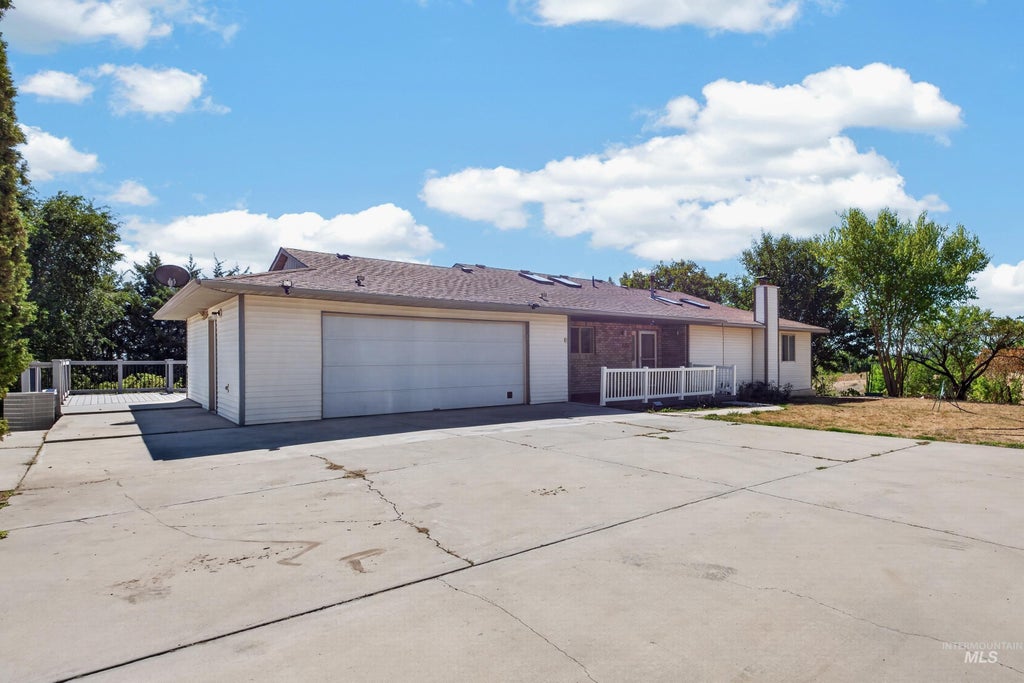 Photo of 9590 Foothill Rd, Middleton, ID 83644 (MLS # 99000128)
