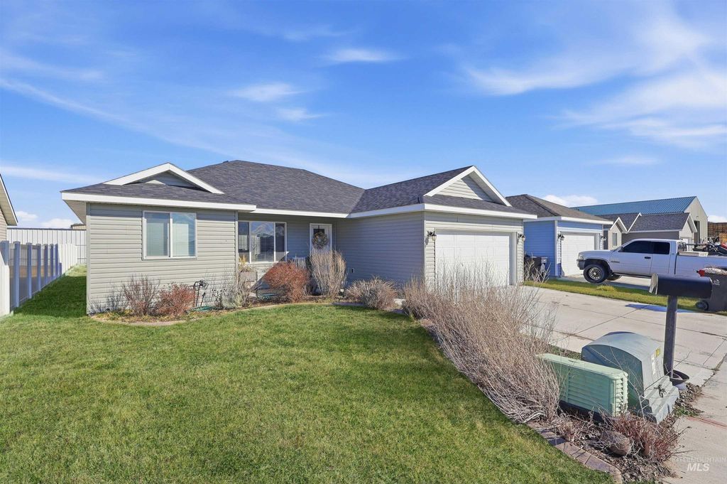 Photo of 359 Miller Ave, Burley, ID 83318 (MLS # 98977340)