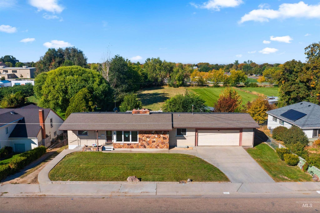 Photo of 61 S Canyon St, Nampa, ID 83651 (MLS # 99002369)