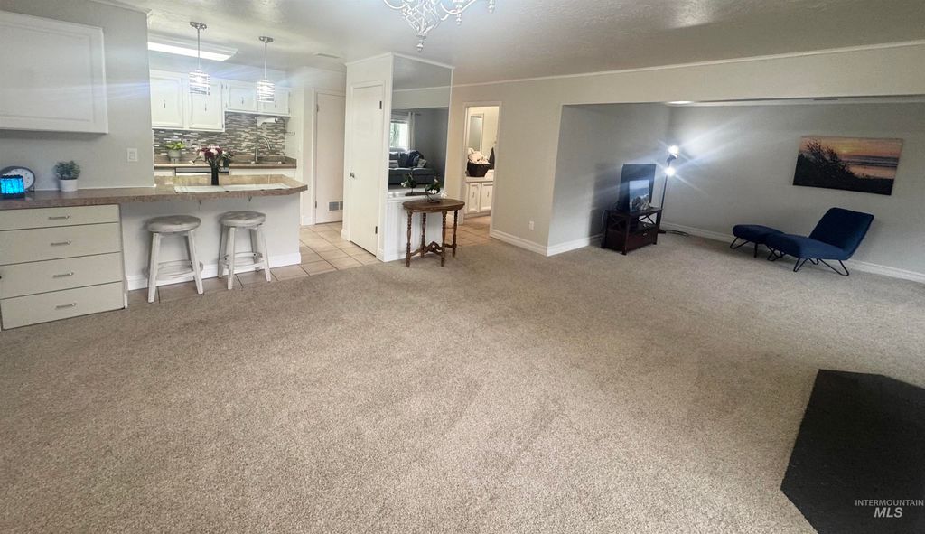 Photo of 1095 N Camelot Dr, Boise, ID 83704 (MLS # 98978313)