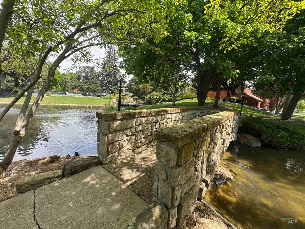 Photo of 1095 N Camelot Dr, Boise, ID 83704 (MLS # 98978313)