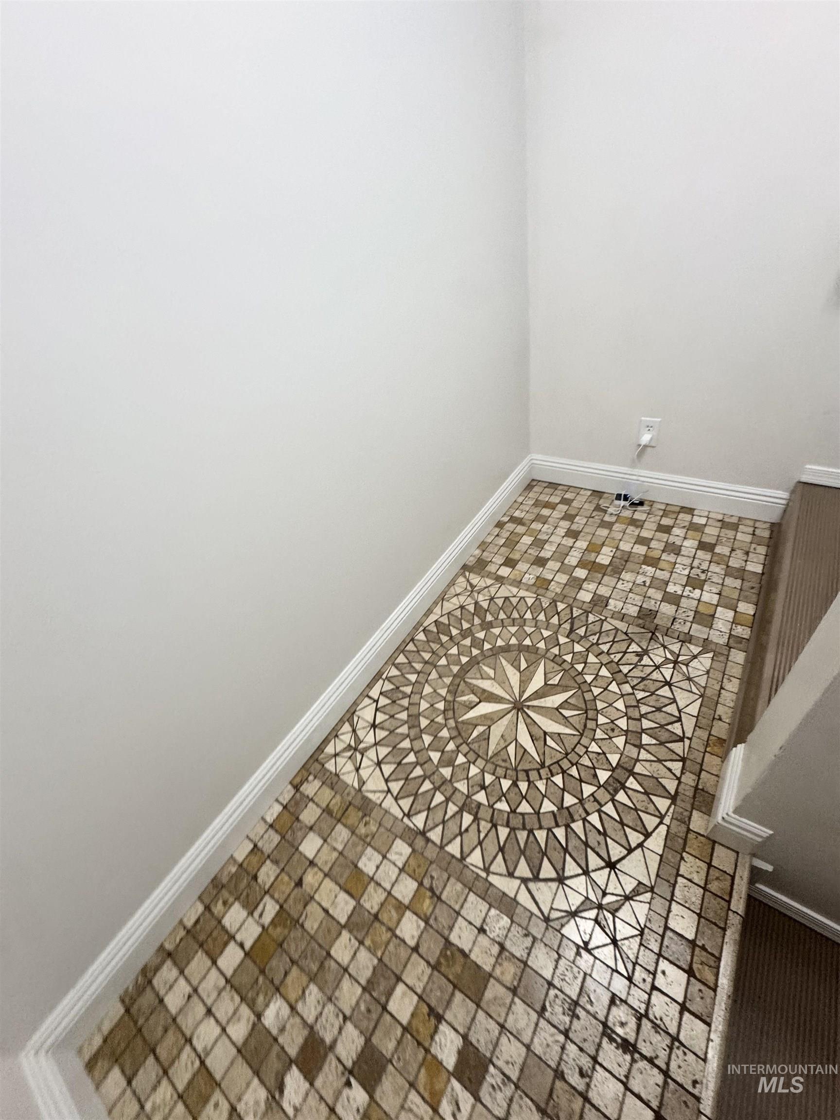 Detailed view of baseboards