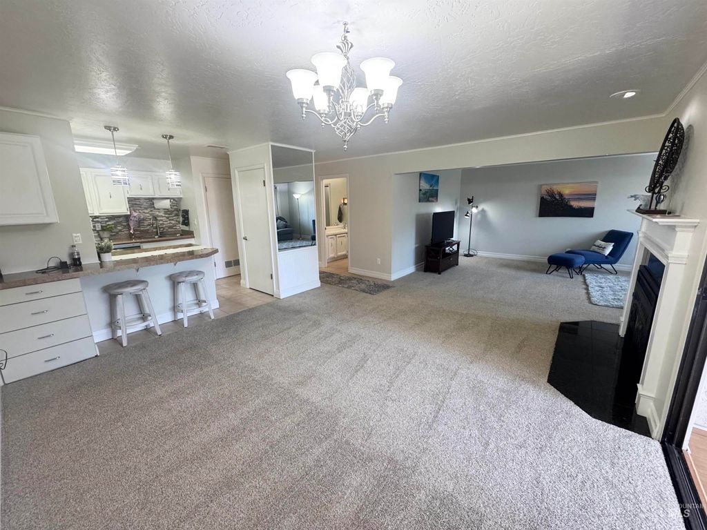 Photo of 1095 N Camelot Dr, Boise, ID 83704 (MLS # 98978313)