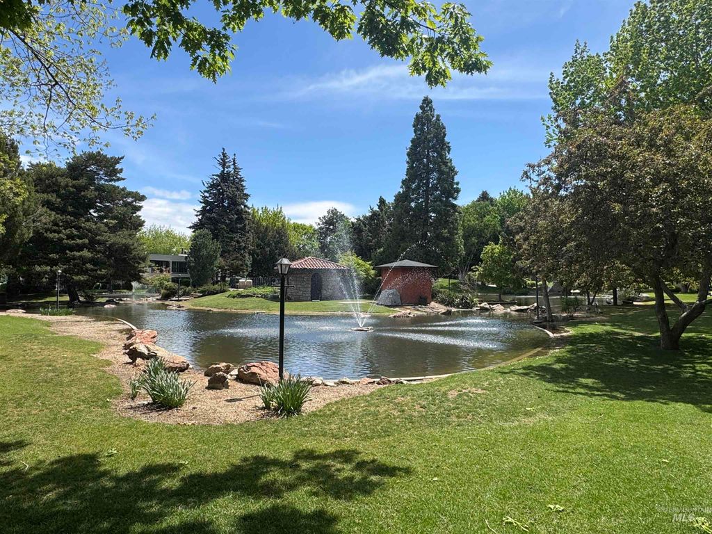 Photo of 1095 N Camelot Dr, Boise, ID 83704 (MLS # 98978313)