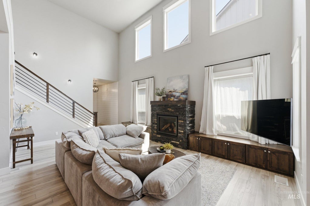 Photo of 1315 N Big Star Place, Eagle, ID 83616 (MLS # 98995749)