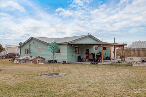 Photo of 801 Thrifty Way, Ontario, OR 97918 (MLS # 98939297)