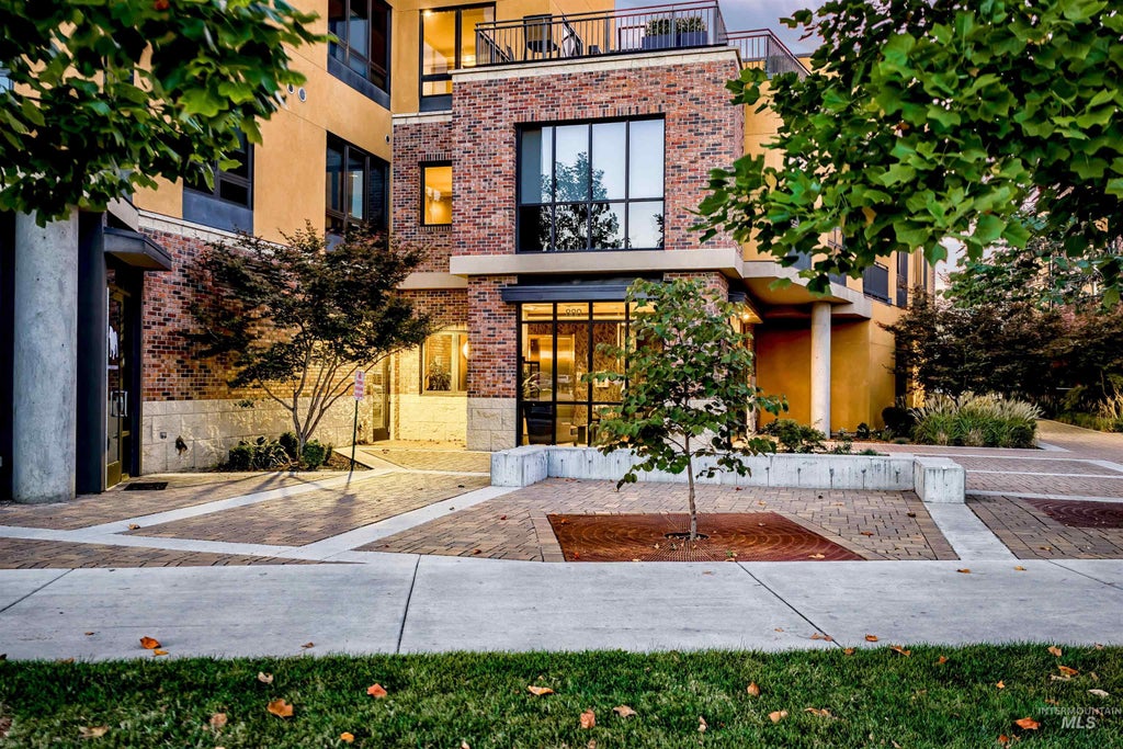 Photo of 880 W River ST #409, Boise, ID 83702 (MLS # 99001096)