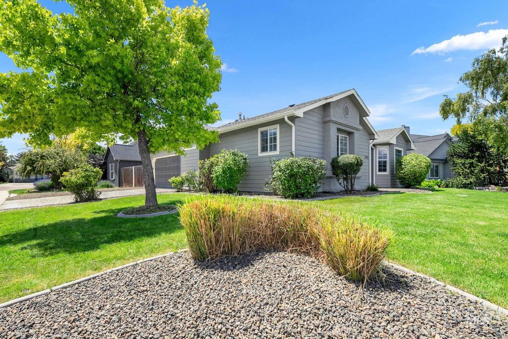 Photo of 7405 Bay Meadows Dr, Nampa, ID 83687 (MLS # 98989777)
