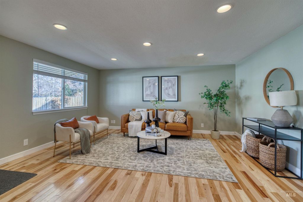 Photo of 1365 E Rayburn Ct, Boise, ID 83706 (MLS # 98970597)