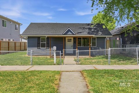Photo of 419 15th Ave N Ave, Nampa, ID 83687 (MLS # 98985687)