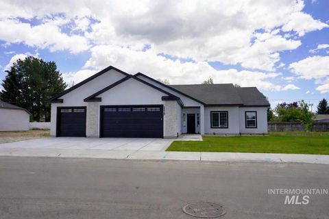 Photo of 1215 Copper Drive, Rupert, ID 83350 (MLS # 98977424)