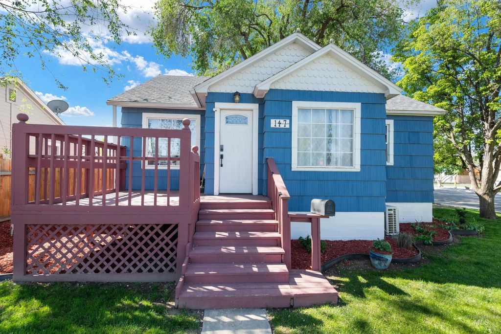 Photo of 147 W Blaine Avenue, Nampa, ID 83651 (MLS # 98985749)