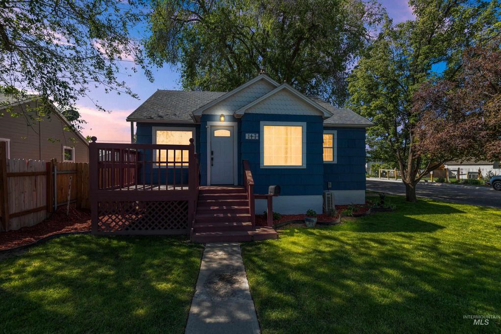 Photo of 147 W Blaine Avenue, Nampa, ID 83651 (MLS # 98985749)