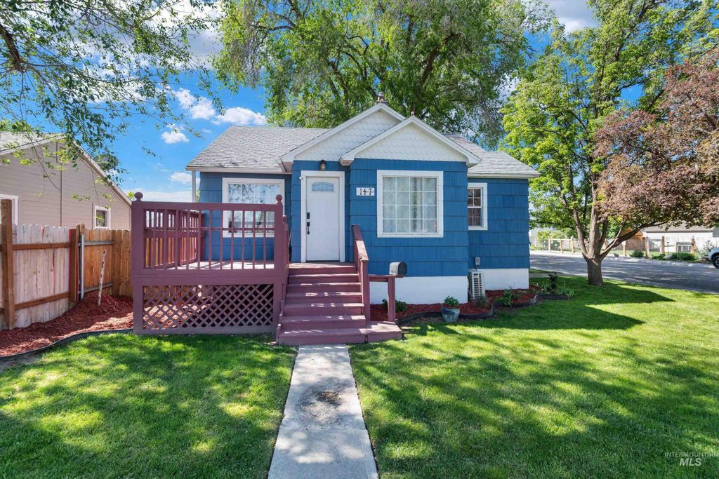 Photo of 147 W Blaine Avenue, Nampa, ID 83651 (MLS # 98985749)