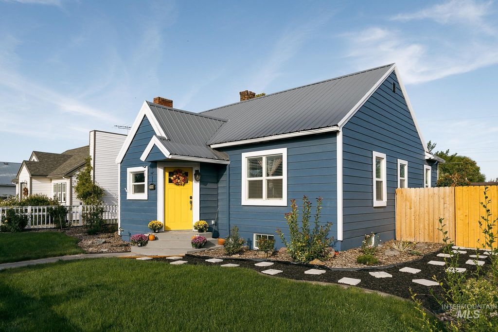 Photo of 208 N 4th Street, Nyssa, OR 97913 (MLS # 98962277)