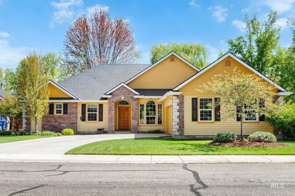 Photo of 2703 E Ridgedale Place, Eagle, ID 83616 (MLS # 98984160)