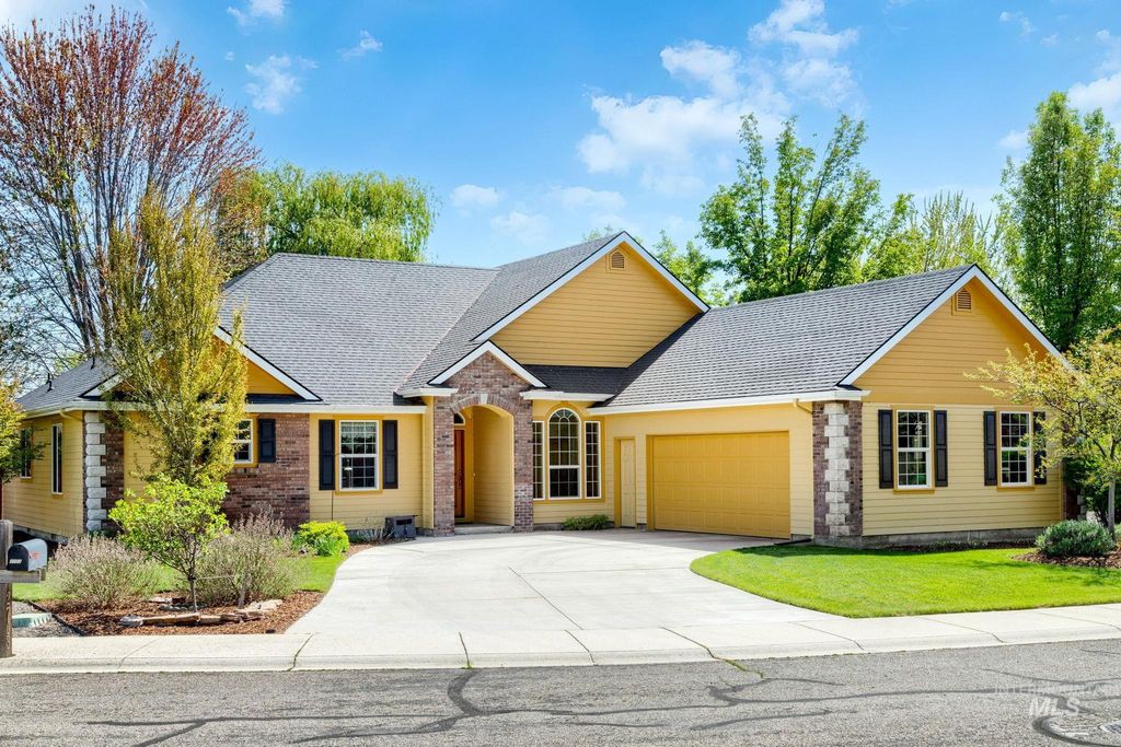 Photo of 2703 E Ridgedale Place, Eagle, ID 83616 (MLS # 98984160)