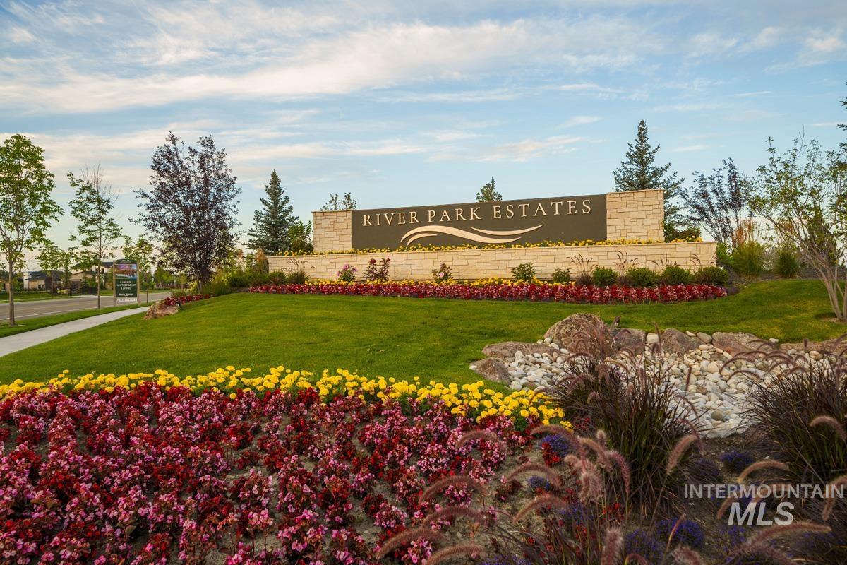 Community sign featuring a lawn