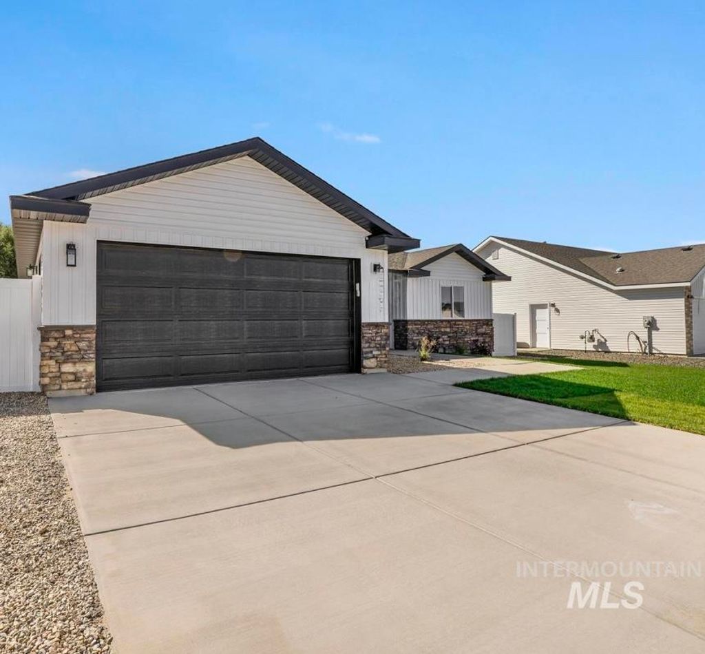 Photo of 929 E 23rd Ave #Lot 13 Block 4, Jerome, ID 83338 (MLS # 98965463)
