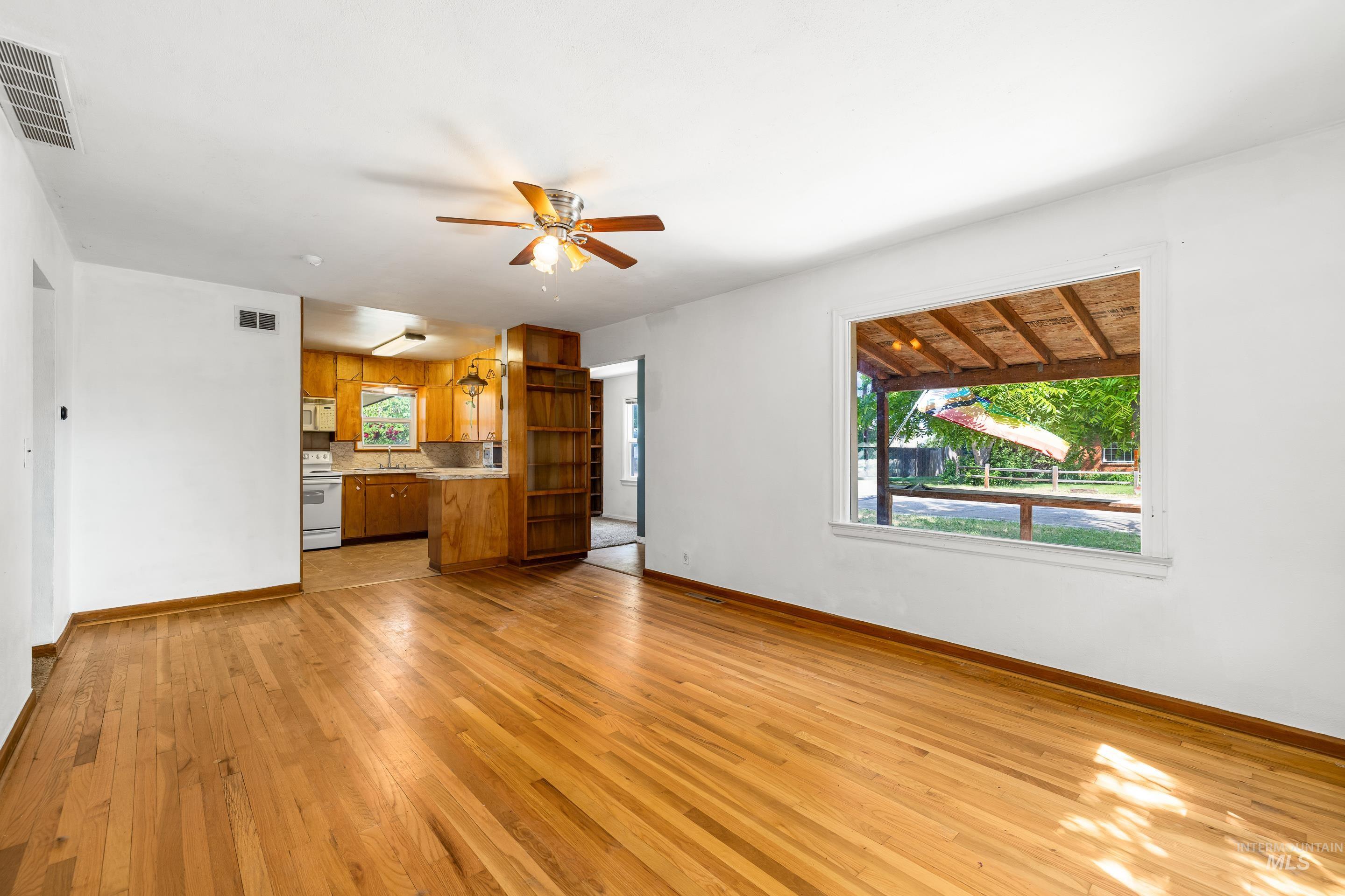 5121 W Fairmont