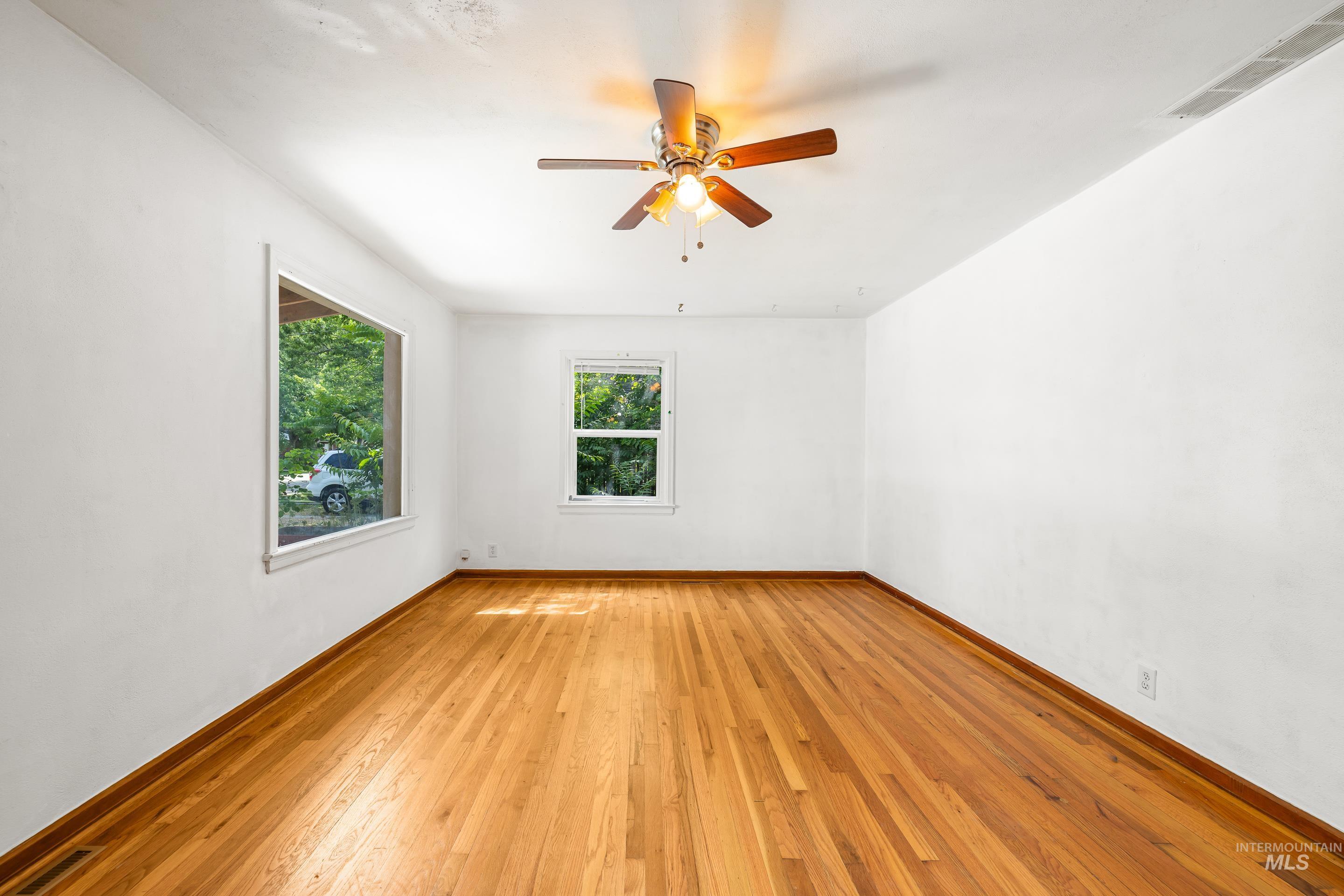 5121 W Fairmont