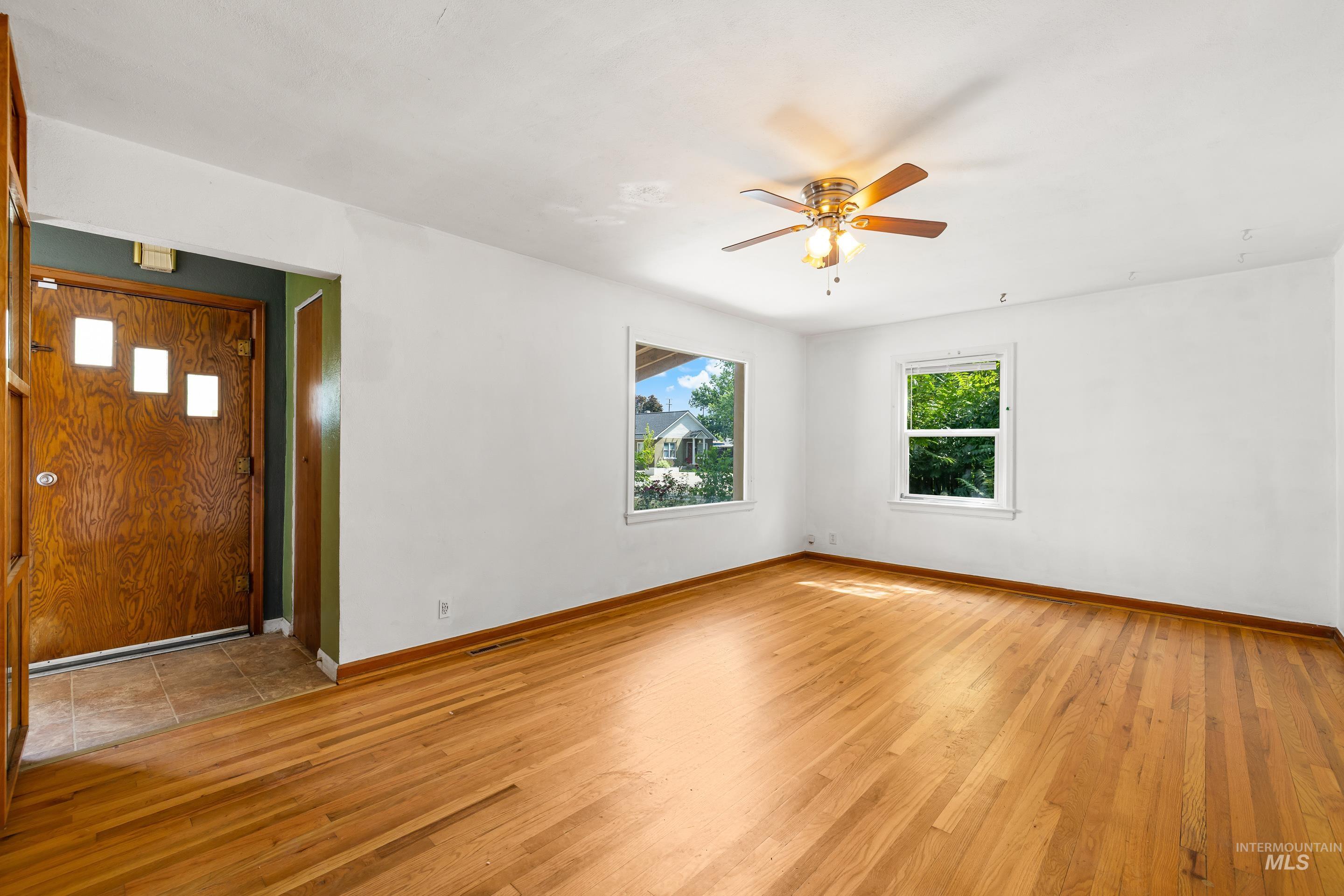 5121 W Fairmont