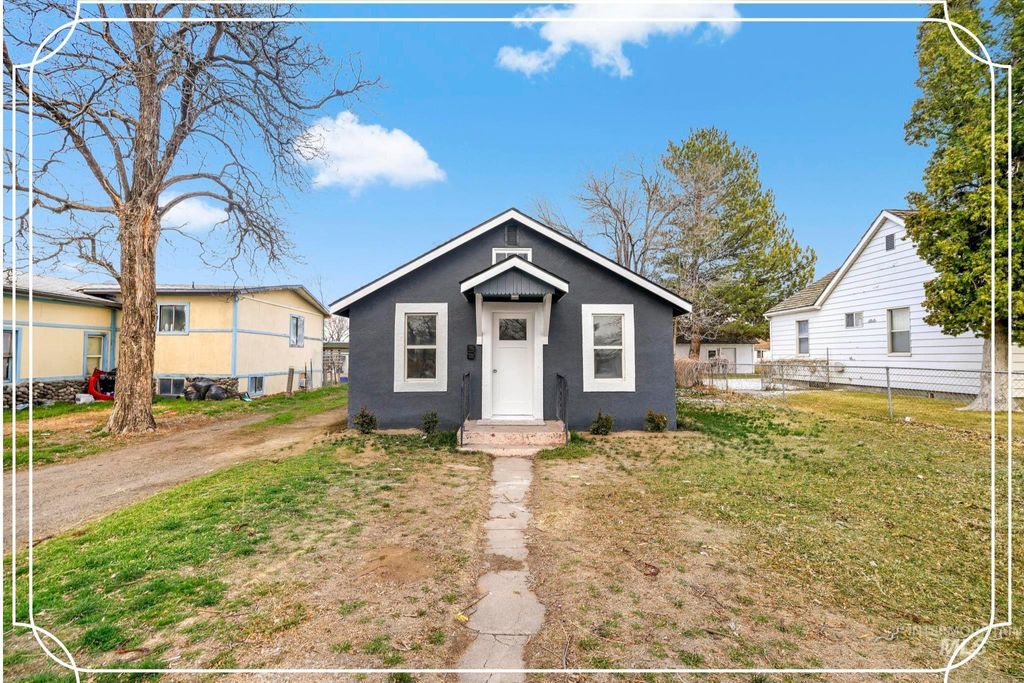 Photo of 812 Broadway Ave N Ave, Buhl, ID 83316 (MLS # 98975570)