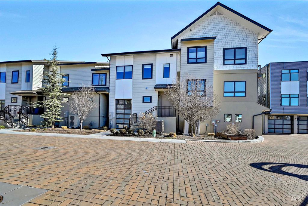 Photo of 3504 N Prospect Lane, Garden City, ID 83714 (MLS # 98974351)