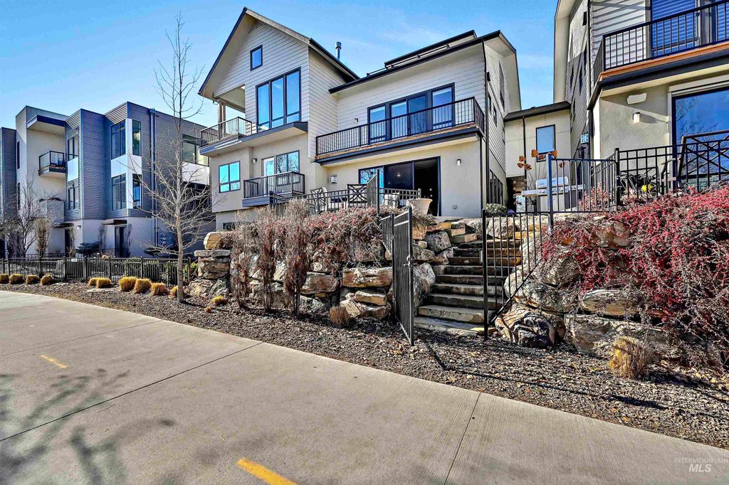 Photo of 3504 N Prospect Lane, Garden City, ID 83714 (MLS # 98974351)