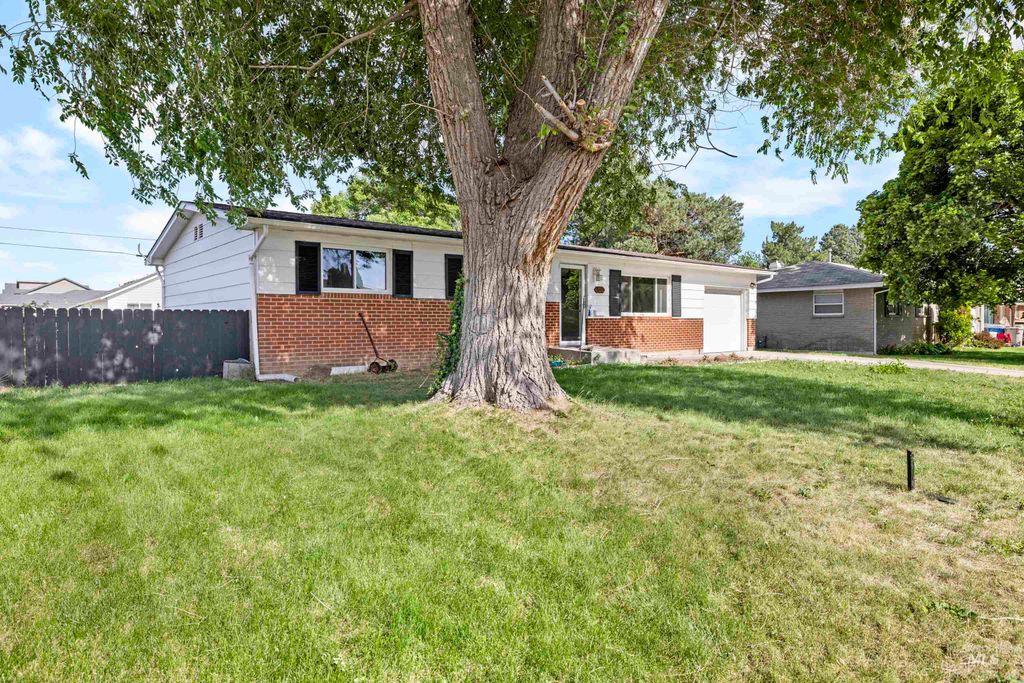 Photo of 1790 N 7th E, Mountain Home, ID 83647 (MLS # 98951302)