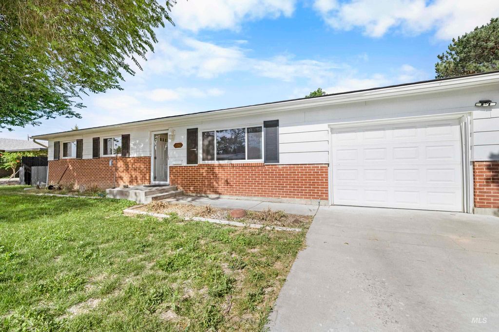 Photo of 1790 N 7th E, Mountain Home, ID 83647 (MLS # 98951302)