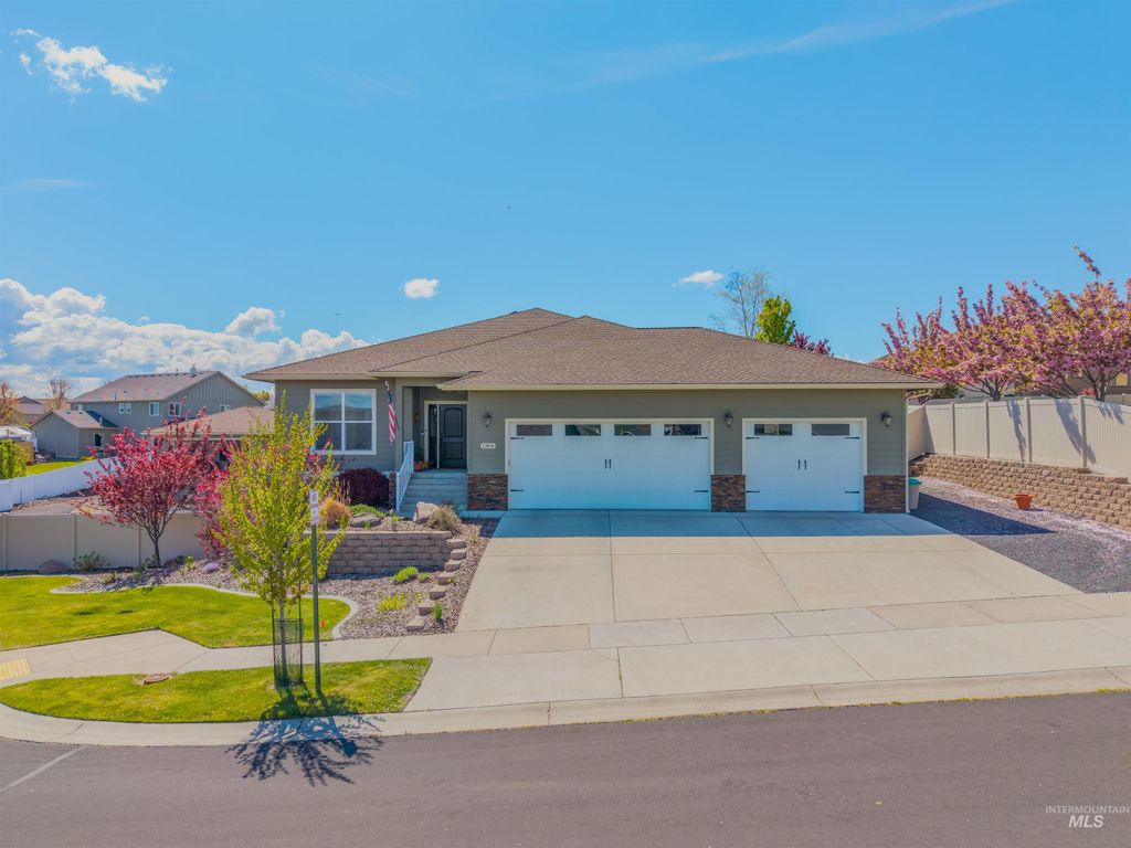 Photo of 1804 Sunrise Court, Lewiston, ID 83501 (MLS # 98983938)