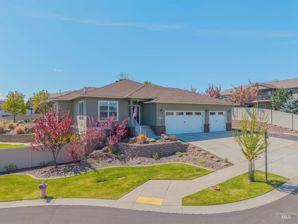 Photo of 1804 Sunrise Court, Lewiston, ID 83501 (MLS # 98983938)