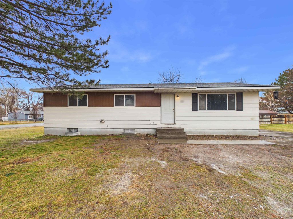 Photo of 1911 R St, Heyburn, ID 83336 (MLS # 98975787)