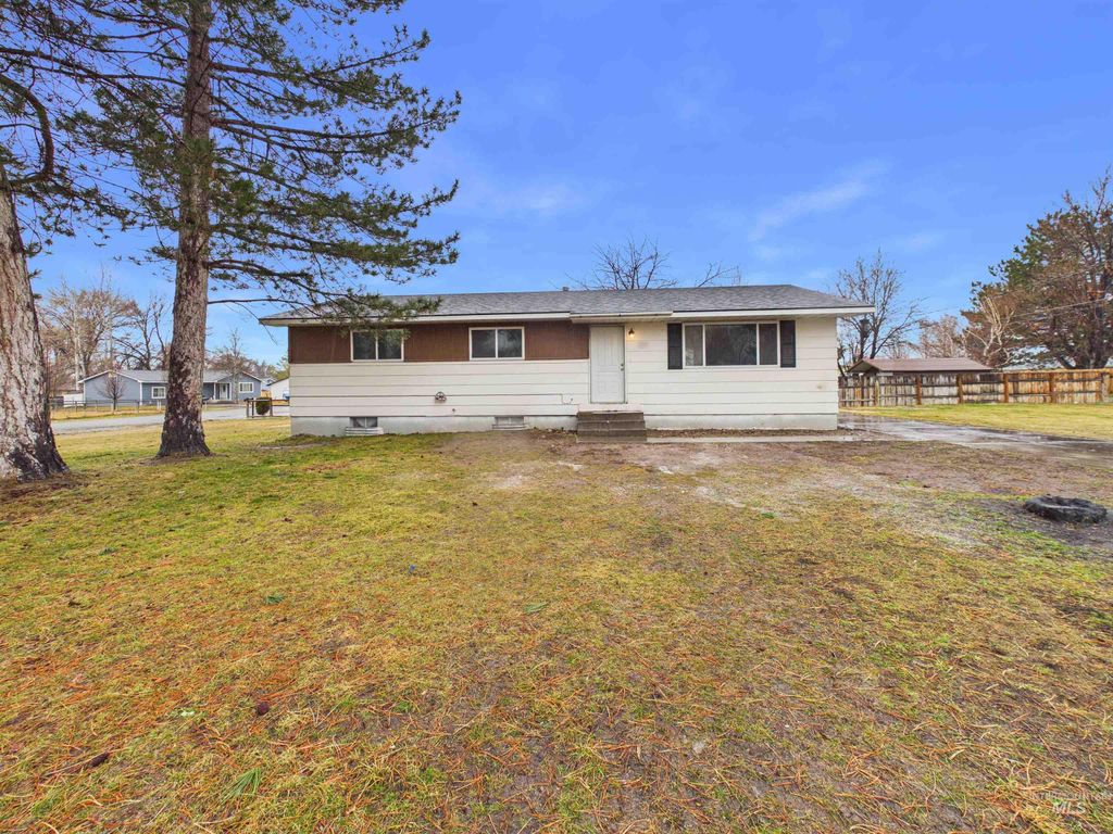 Photo of 1911 R St, Heyburn, ID 83336 (MLS # 98975787)