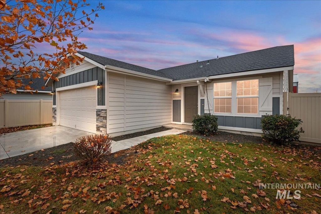 Photo of 569 E Ronda St, Kuna, ID 83634 (MLS # 98968305)